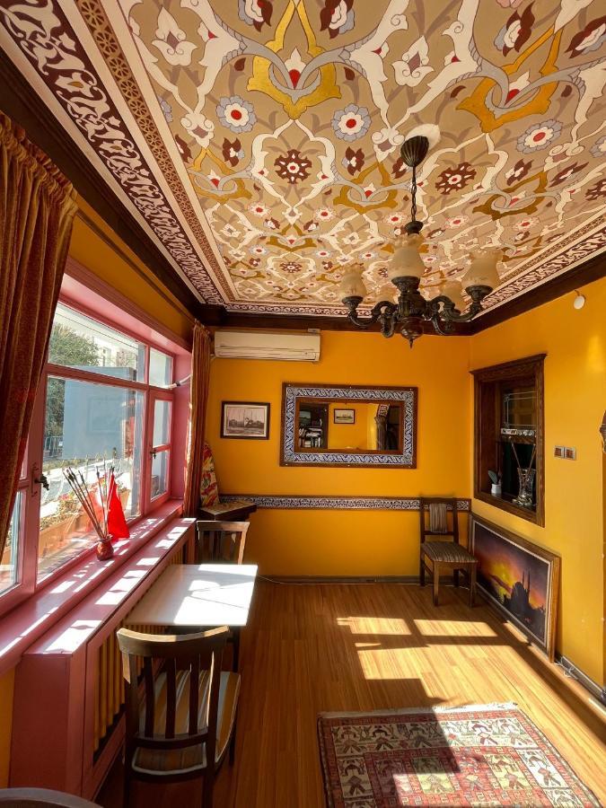 Cheers Vintage Hostel Isztambul Kültér fotó Interior of the house