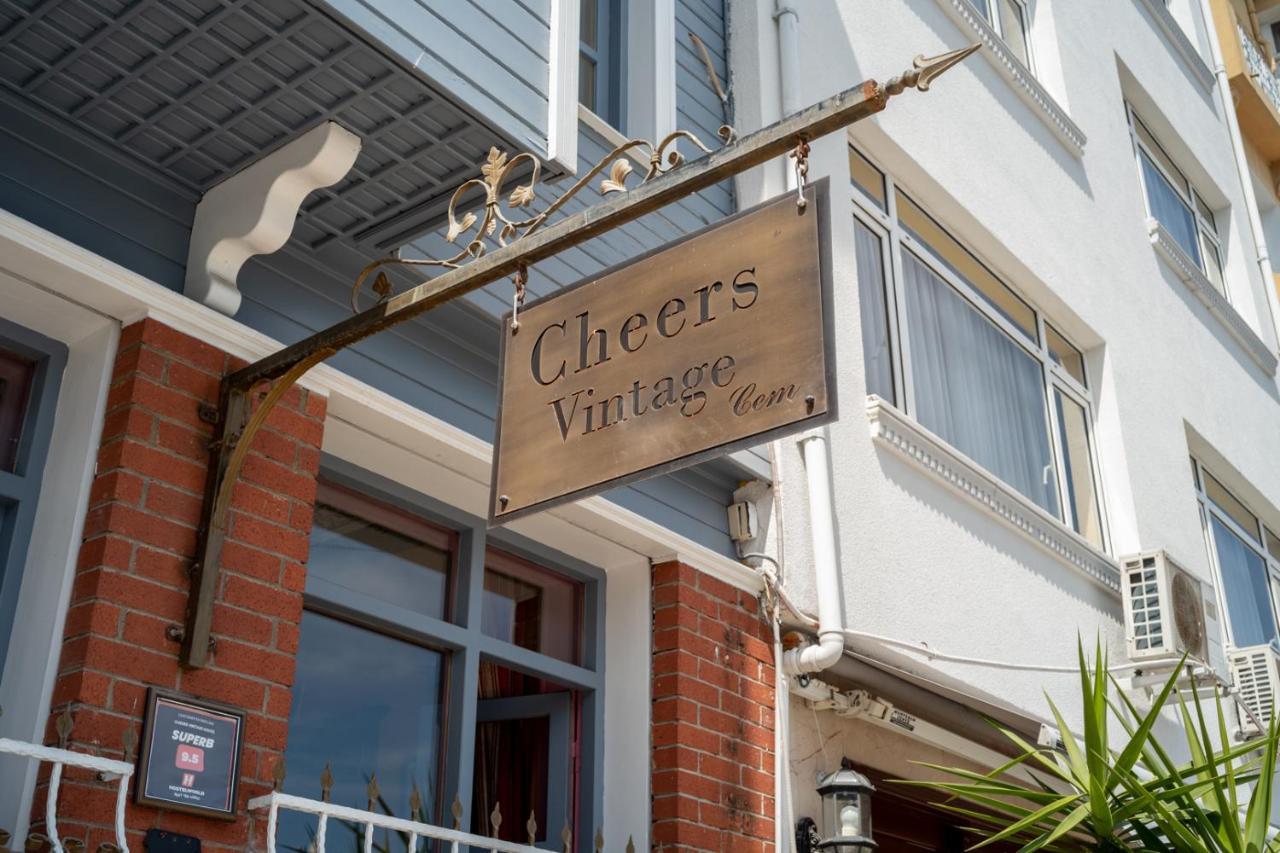 Cheers Vintage Hostel Isztambul Kültér fotó Chelsea Vintage Fair