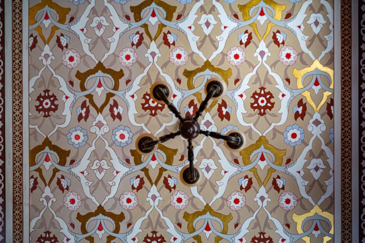 Cheers Vintage Hostel Isztambul Kültér fotó Ceiling of the mosque