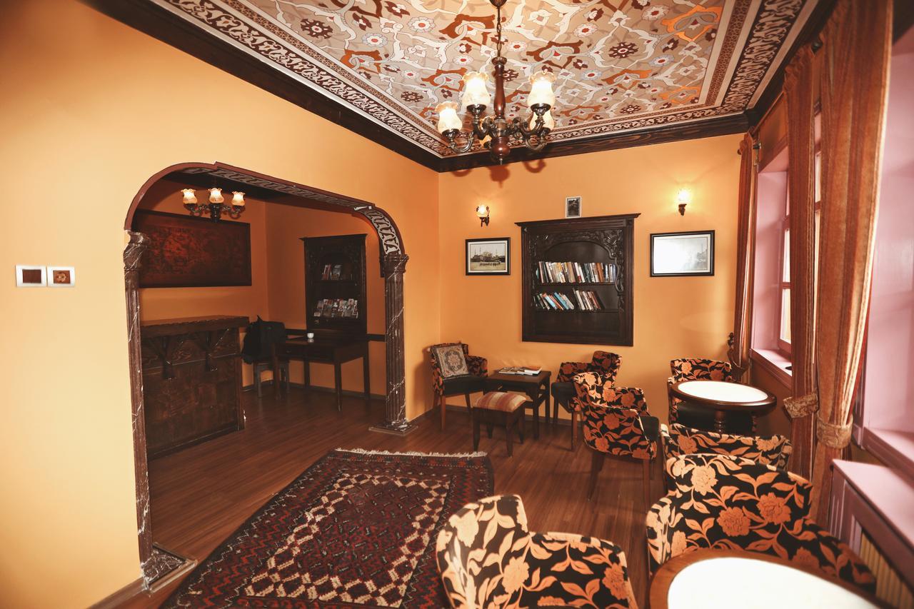 Cheers Vintage Hostel Isztambul Kültér fotó Interior of the house