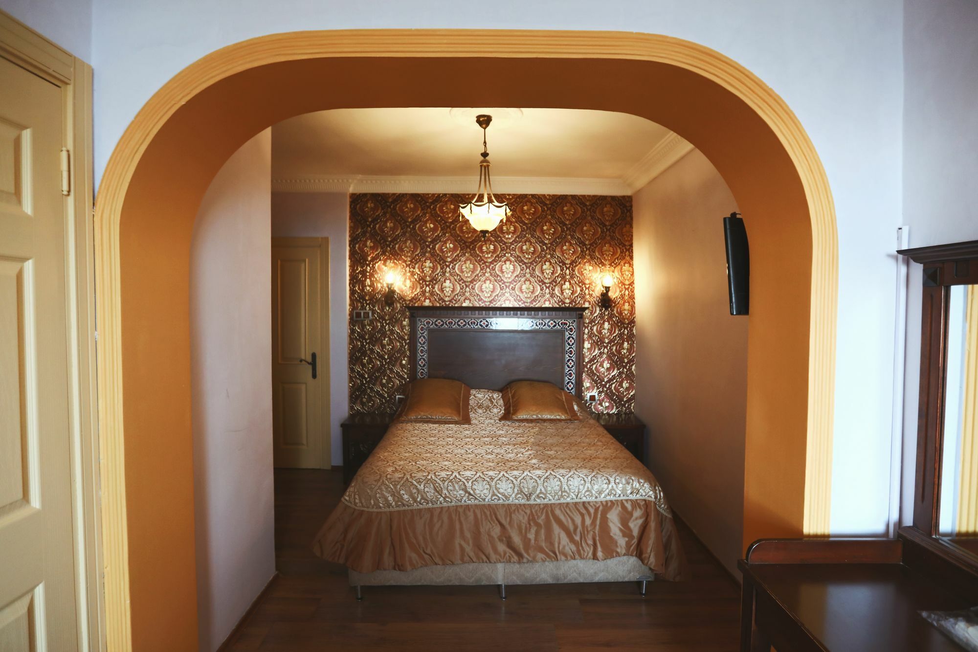 Cheers Vintage Hostel Isztambul Kültér fotó A bedroom in the hotel