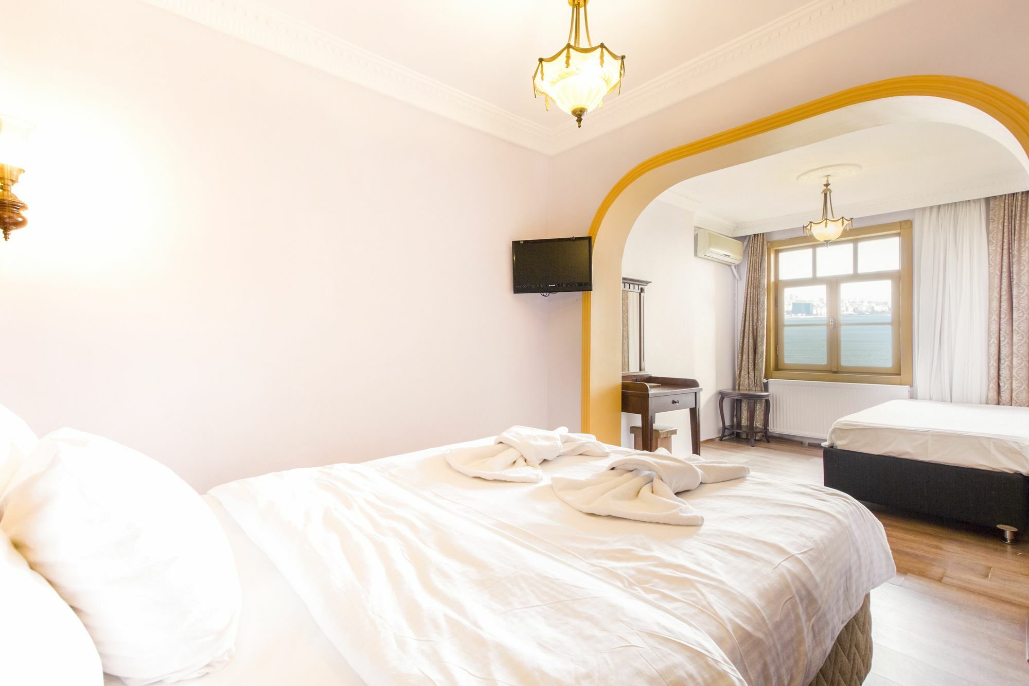 Cheers Vintage Hostel Isztambul Kültér fotó A room at the hotel