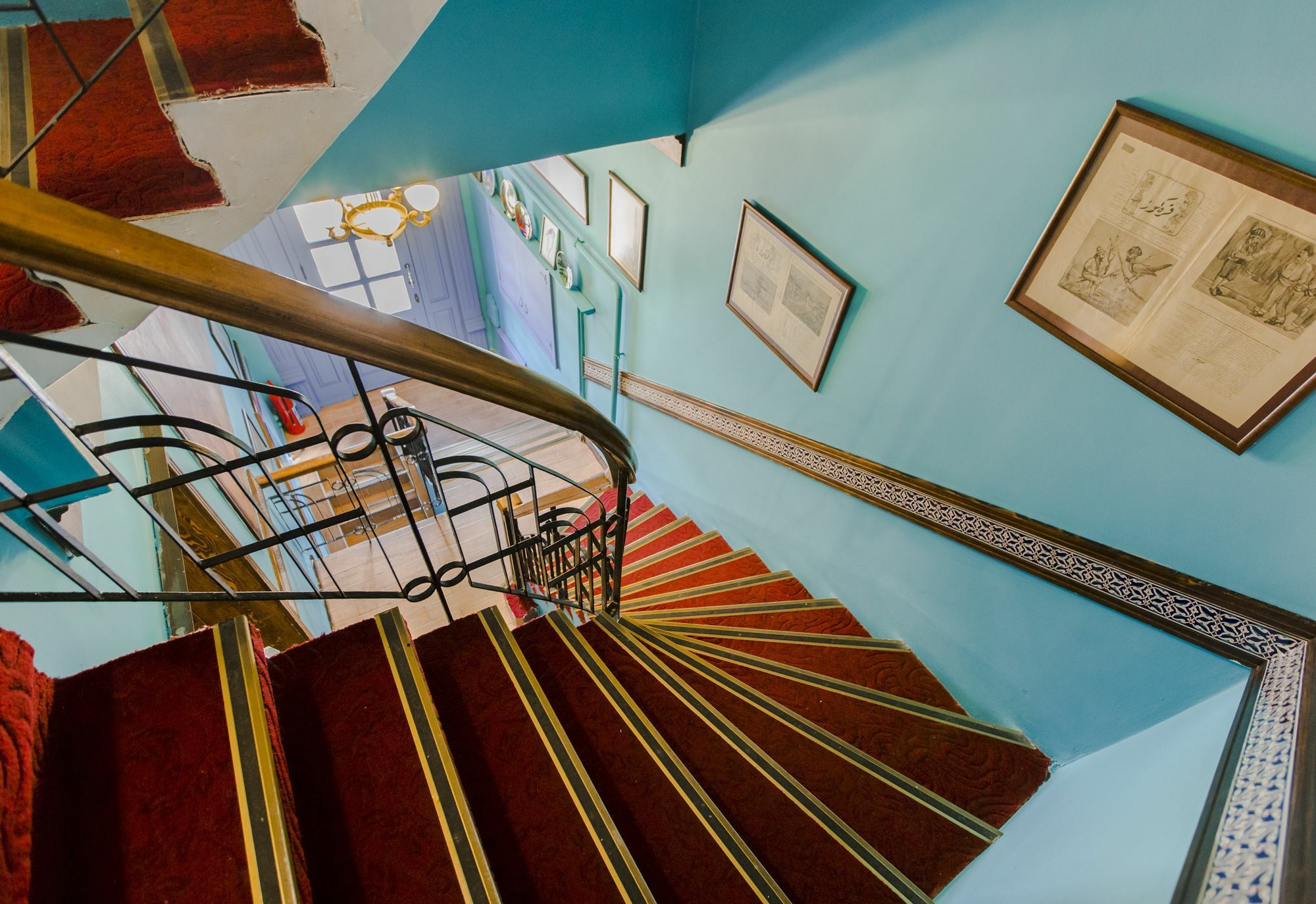 Cheers Vintage Hostel Isztambul Kültér fotó Staircase